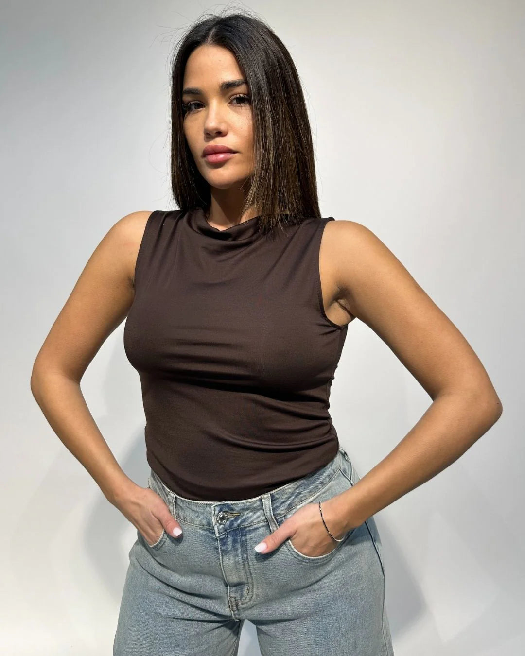 Top con scollo dritto codice 16A156016943
