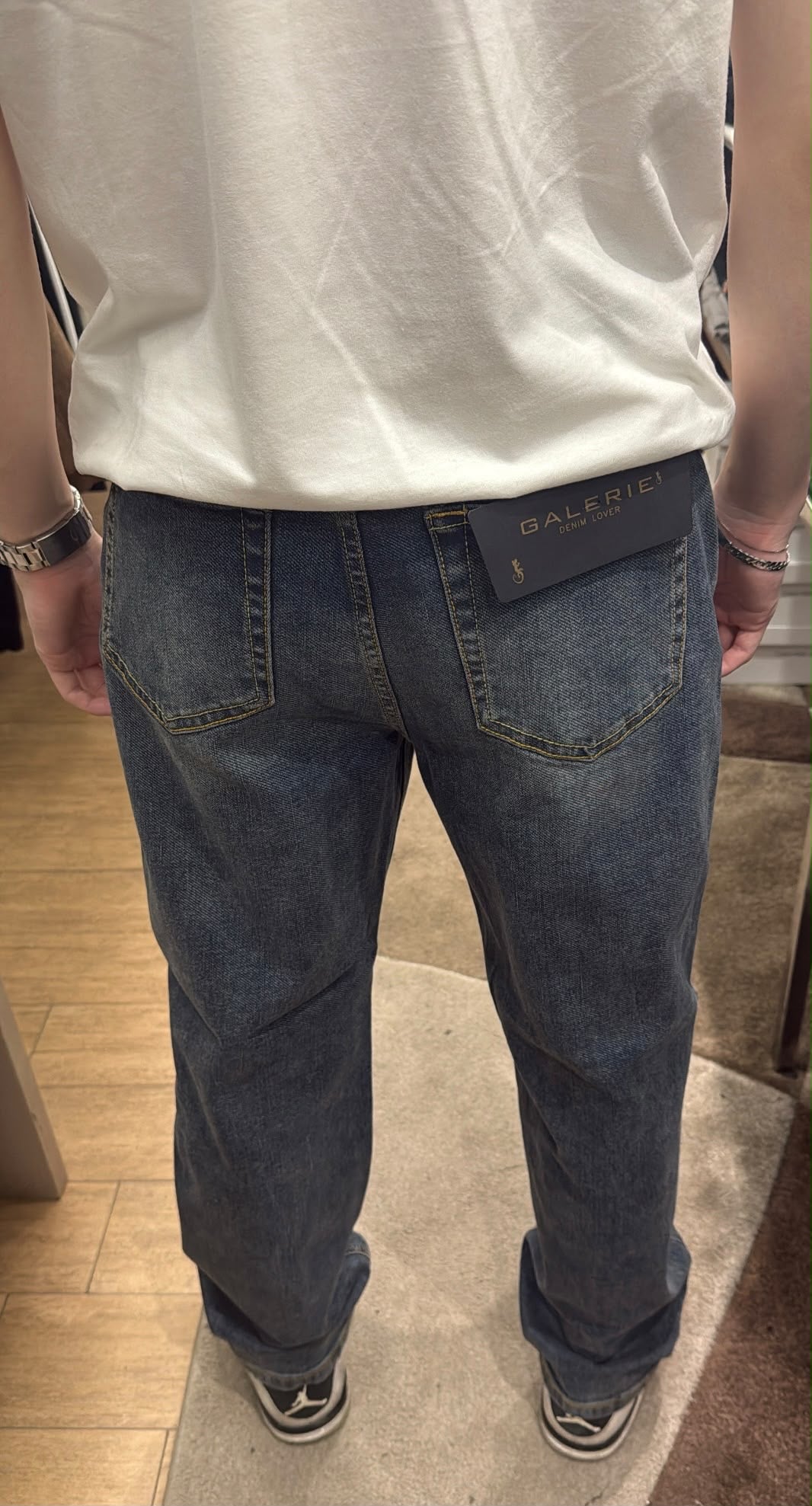 Jeans felpa over by Galerie