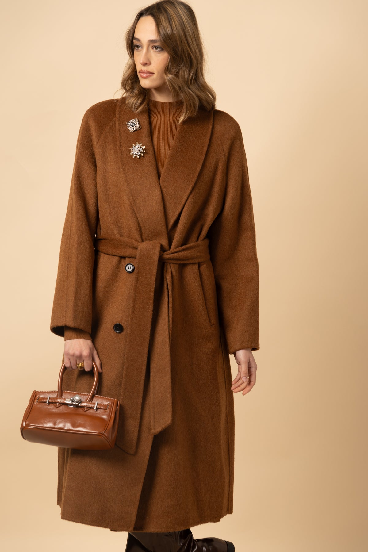 Raglan Coat Con Bottoni
