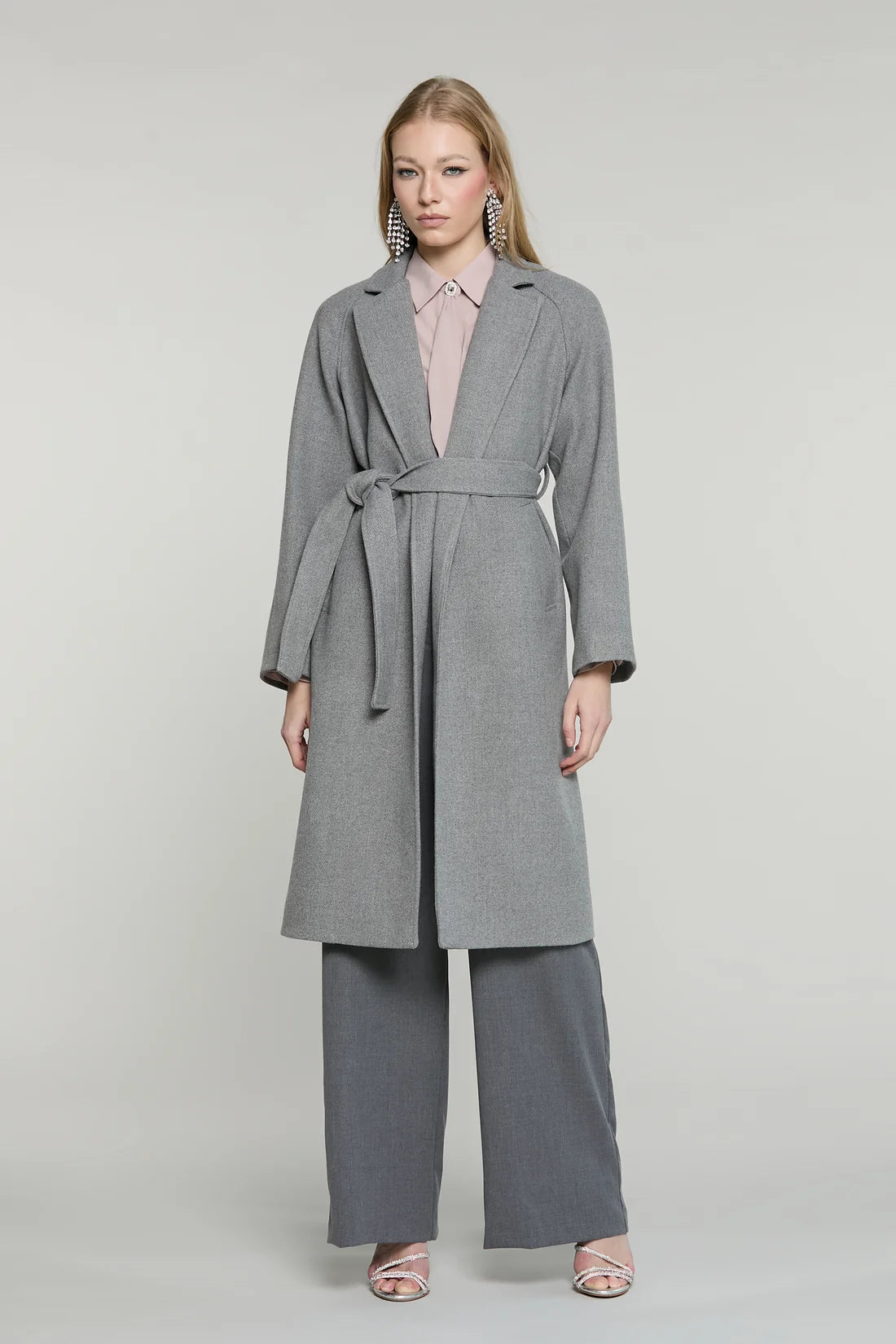 Cappotto CLEMIA lungo manica lunga raglan con tasche più cintura by Relish