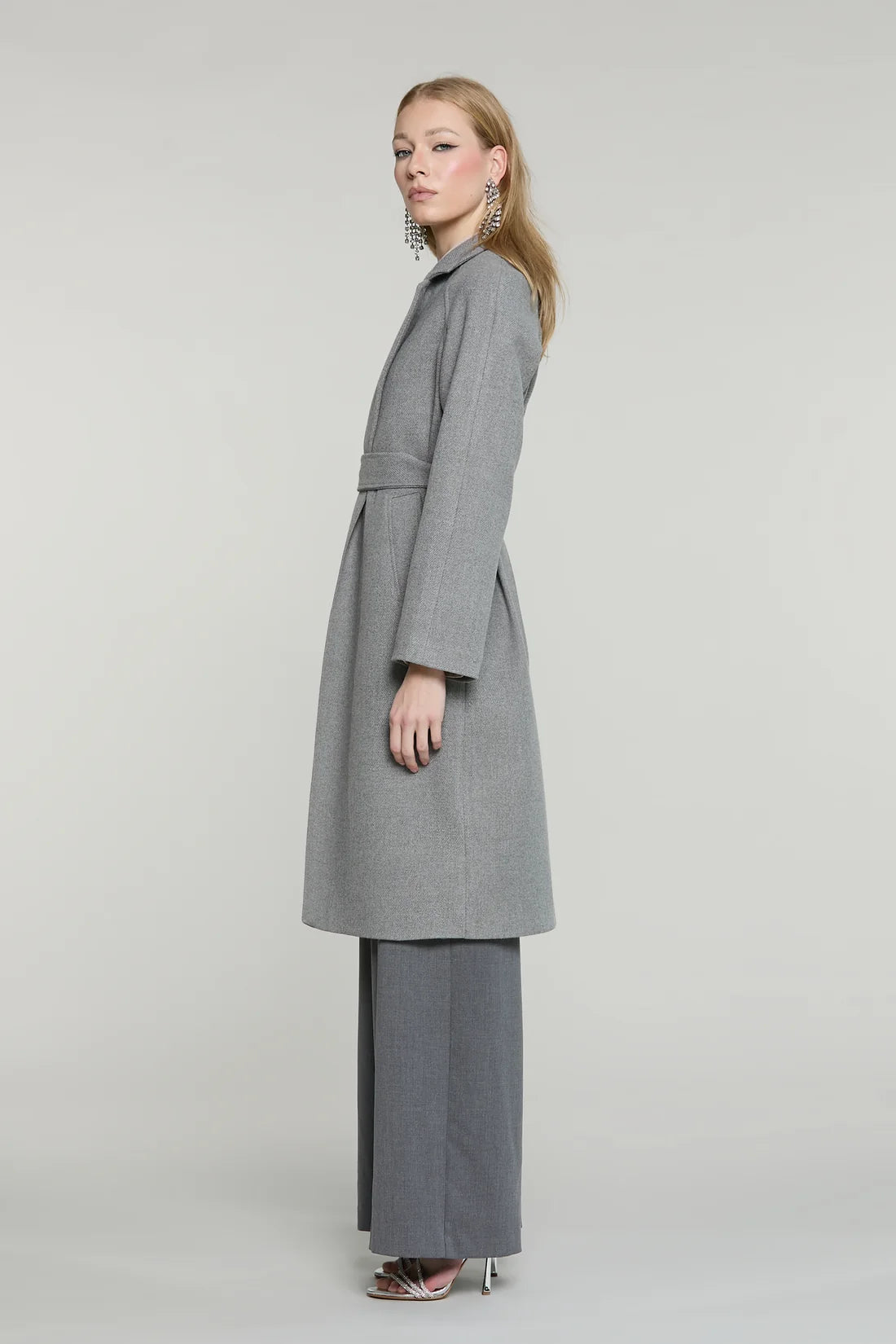 Cappotto CLEMIA lungo manica lunga raglan con tasche più cintura by Relish